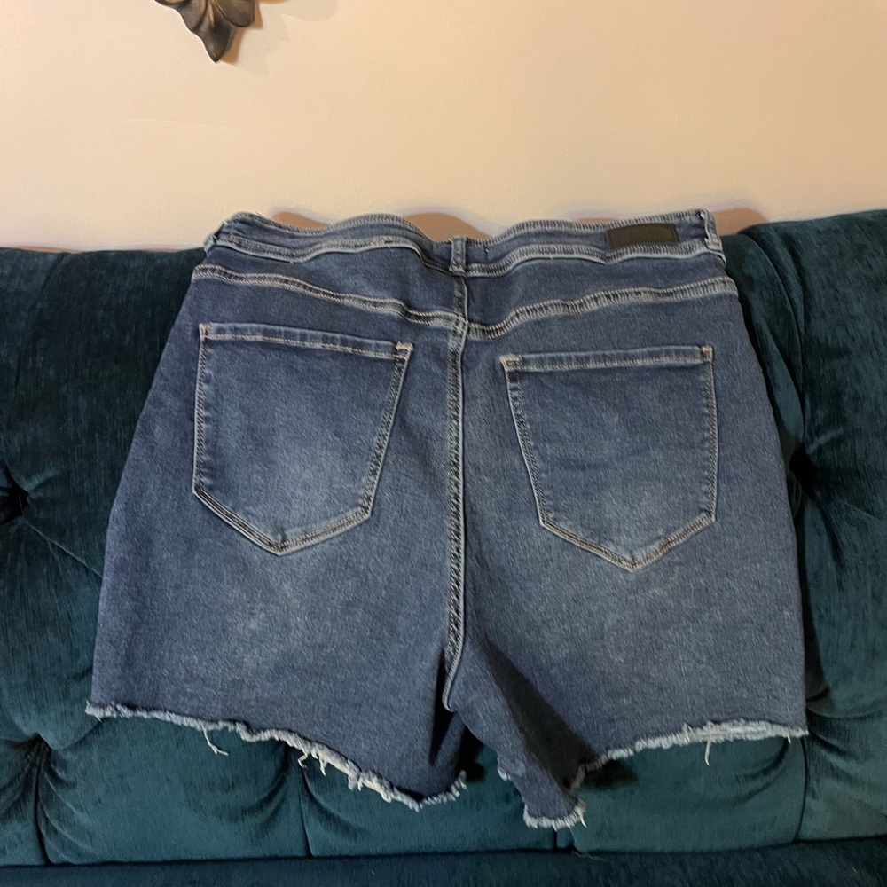 Nicole Miller Distressed Blue Jean Shorts - Picture 6 of 7